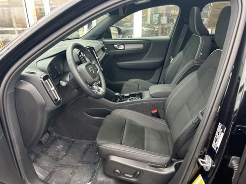 Certified 2025 Volvo XC40 B5 Plus image 17