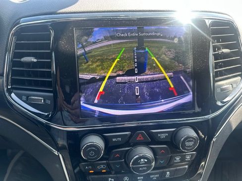 Used 2019 Jeep Grand Cherokee Limited AWD/4WD image 9