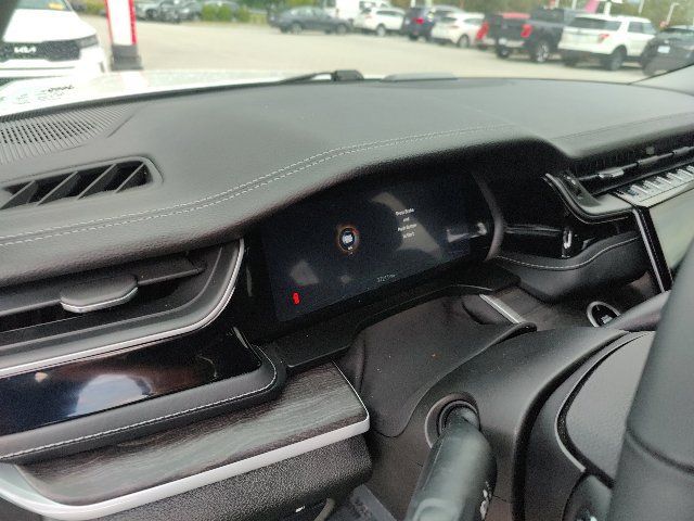 Used 2023 Jeep Grand Cherokee 4WD 4xe image 37