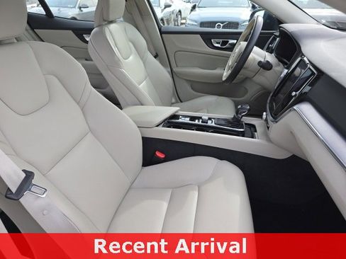 Used 2020 Volvo S60 T5 Momentum w/ Protection Package image 10