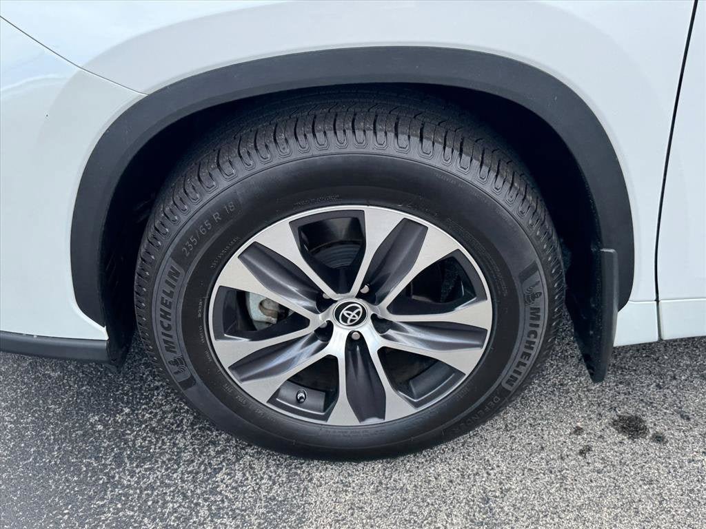 Used 2023 Toyota Highlander XLE FWD image 19