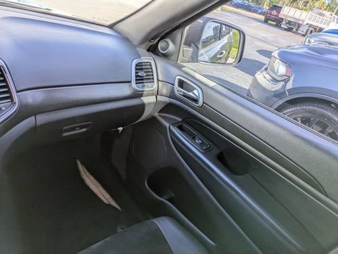 Certified 2017 Jeep Grand Cherokee Altitude RWD image 13