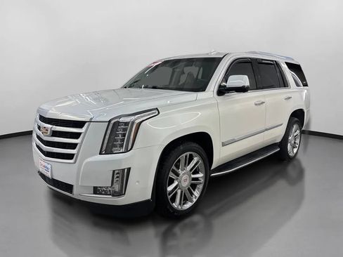 Used 2017 Cadillac Escalade Premium Luxury AWD/4WD image 4