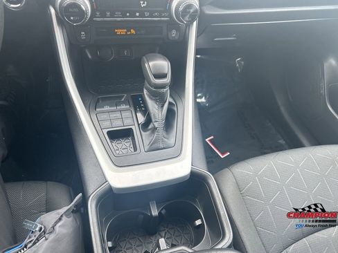 Used 2022 Toyota RAV4 XLE image 14