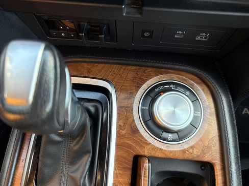 Used 2023 Nissan Armada SL image 35