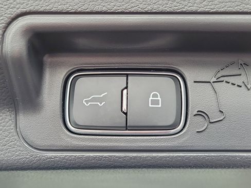 Used 2025 Ford Explorer Active image 9