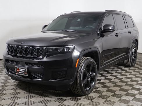 Used 2024 Jeep Grand Cherokee L Altitude image 10