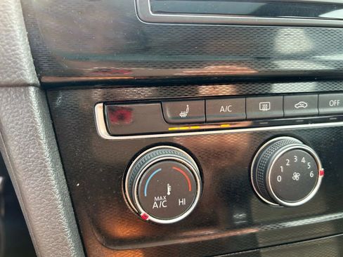 Used 2017 Volkswagen GTI SE image 21