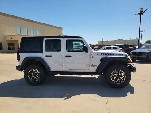 Used 2025 Jeep Wrangler Unlimited Rubicon AWD/4WD image 8