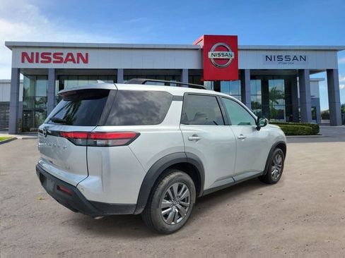 Certified 2024 Nissan Pathfinder SV FWD image 2
