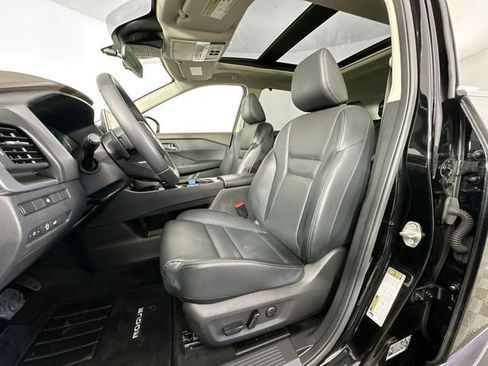 Used 2023 Nissan Rogue SV w/ SV Premium B Package image 4