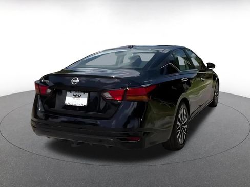 Used 2025 Nissan Altima 2.5 SV FWD image 14