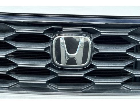 Used 2024 Honda Pilot Sport image 13