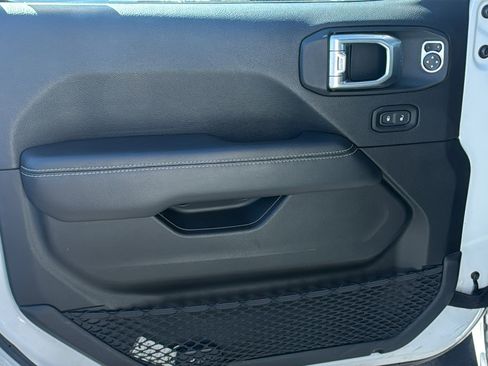 Used 2020 Jeep Wrangler Unlimited Sahara image 22