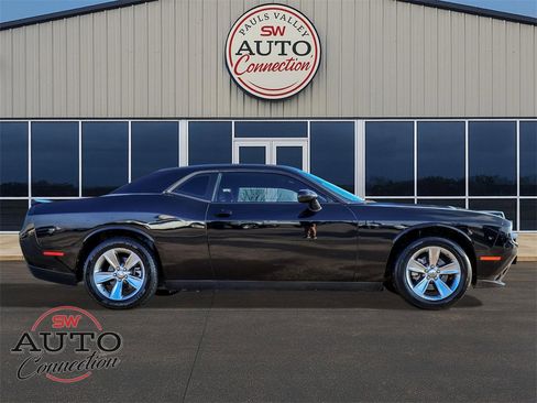 Used 2021 Dodge Challenger SXT image 8