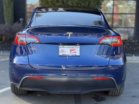 Used 2022 Tesla Model Y Long Range image 14