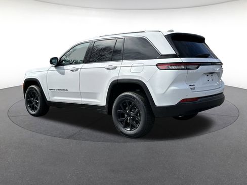 New 2026 Jeep Grand Cherokee Altitude image 3