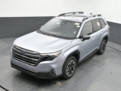 Used 2025 Subaru Forester Premium AWD/4WD image 17