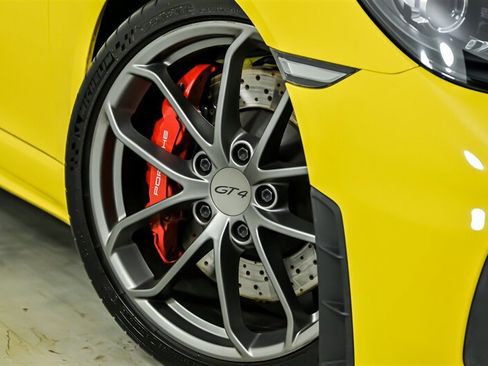 Used 2020 Porsche 718 Cayman GT4 RWD image 4