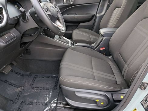 Used 2025 Hyundai Venue SEL FWD image 22