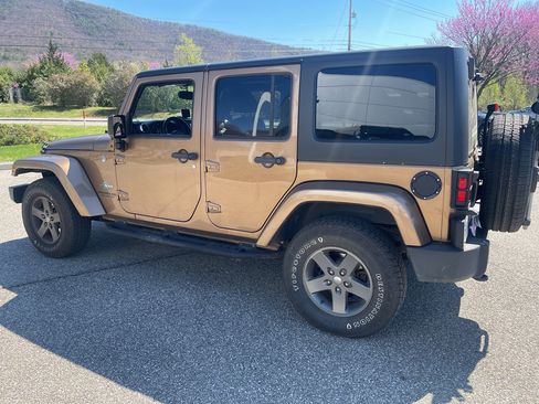 Used 2015 Jeep Wrangler Unlimited Sport image 4