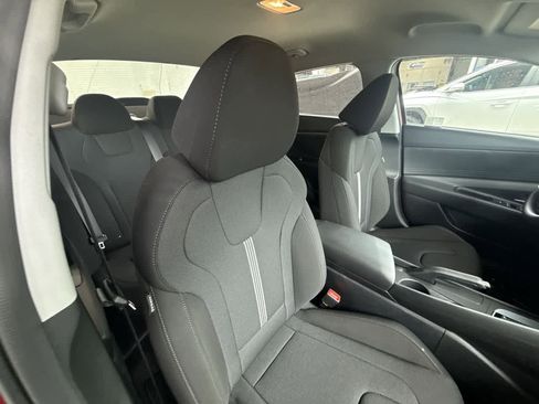 Used 2025 Hyundai Elantra SE FWD image 27