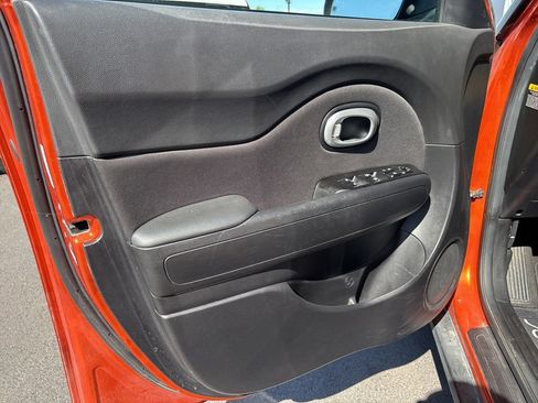 Used 2018 Kia Soul + FWD image 4