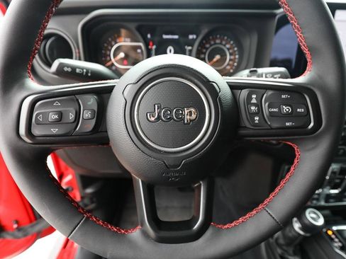 Used 2024 Jeep Wrangler Unlimited Rubicon w/ Convenience Group AWD/4WD image 15