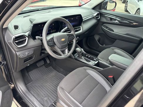 Used 2025 Chevrolet TrailBlazer LT FWD image 6