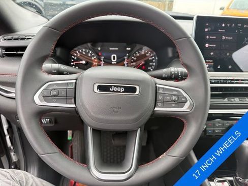 Used 2025 Jeep Compass Trailhawk AWD/4WD image 9