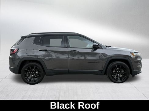 Certified 2022 Jeep Compass Altitude image 5