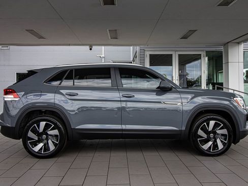 New 2026 Volkswagen Atlas Cross Sport SE FWD image 3