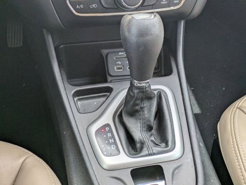 Used 2015 Jeep Cherokee Latitude FWD image 12