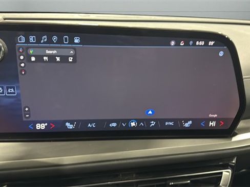 Used 2025 Chevrolet Traverse LT image 16