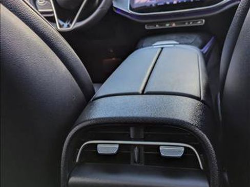 Used 2025 Mercedes-Benz E 350 Sedan image 17