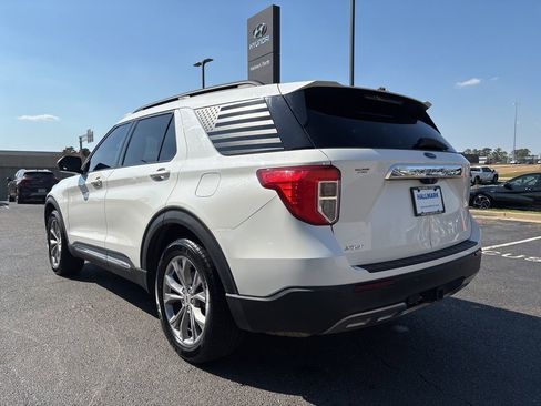 Used 2022 Ford Explorer XLT w/ Equipment Group 202A image 9