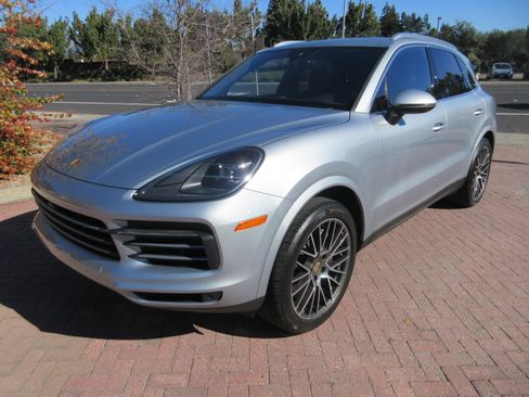 Used 2023 Porsche Cayenne image 1