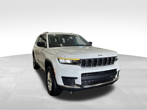 Certified 2022 Jeep Grand Cherokee L Laredo w/ Luxury Tech Group I AWD/4WD image 9