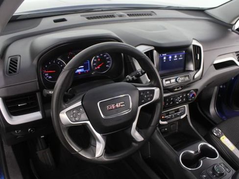 Used 2023 GMC Terrain SLE w/ Driver Convenience Package image 9