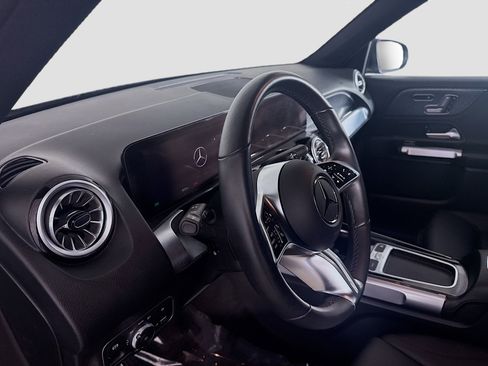 Used 2024 Mercedes-Benz EQB 300 4MATIC image 23