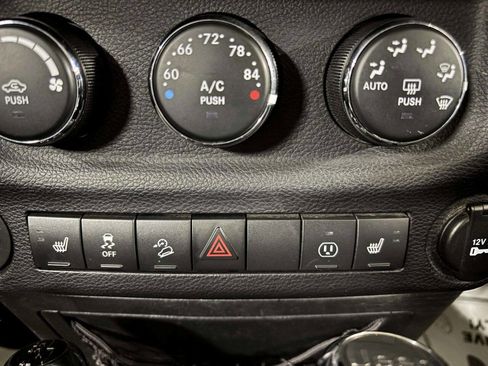 Used 2016 Jeep Wrangler Unlimited Rubicon image 30