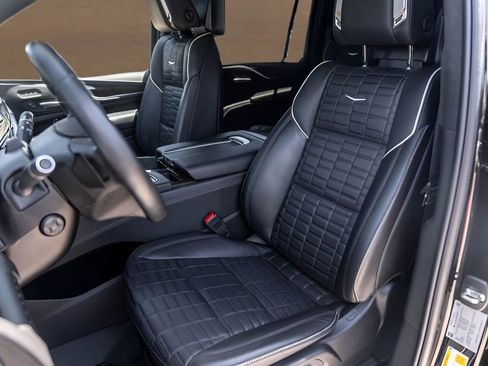 Certified 2024 Cadillac Escalade ESV Sport Platinum w/ LPO, ONYX Package AWD/4WD image 4