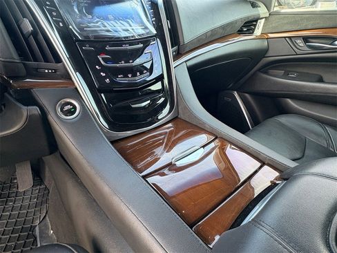 Used 2020 Cadillac Escalade Luxury image 13
