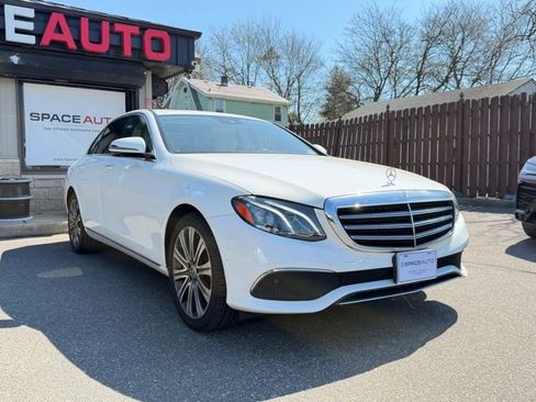 Used 2018 Mercedes-Benz E 400 4MATIC Sedan image 3