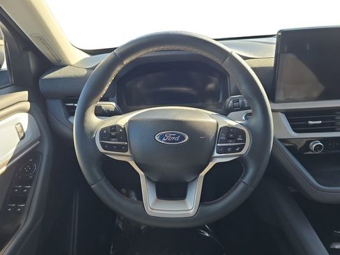 Used 2025 Ford Explorer Active image 13