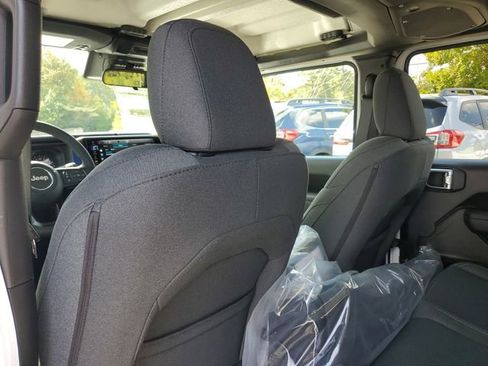 New 2025 Jeep Gladiator Sport image 12