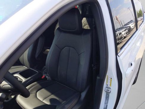 New 2026 Chrysler Pacifica Select image 14
