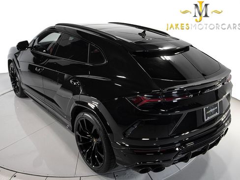 Used 2022 Lamborghini Urus image 7