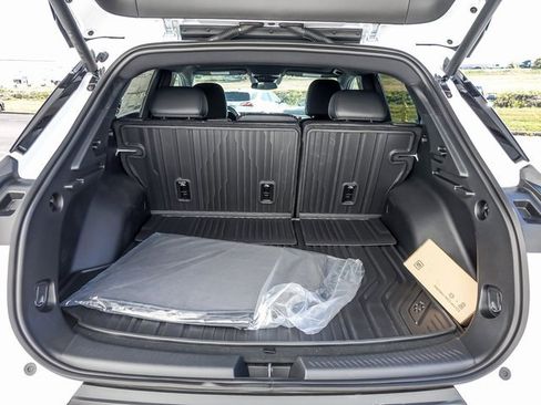 New 2026 Chevrolet Equinox EV LT image 8