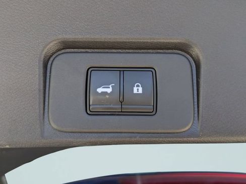 Used 2025 Nissan Rogue SV FWD image 14